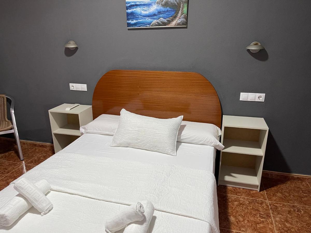 Готель Hostal Tarik Таріфа Екстер'єр фото