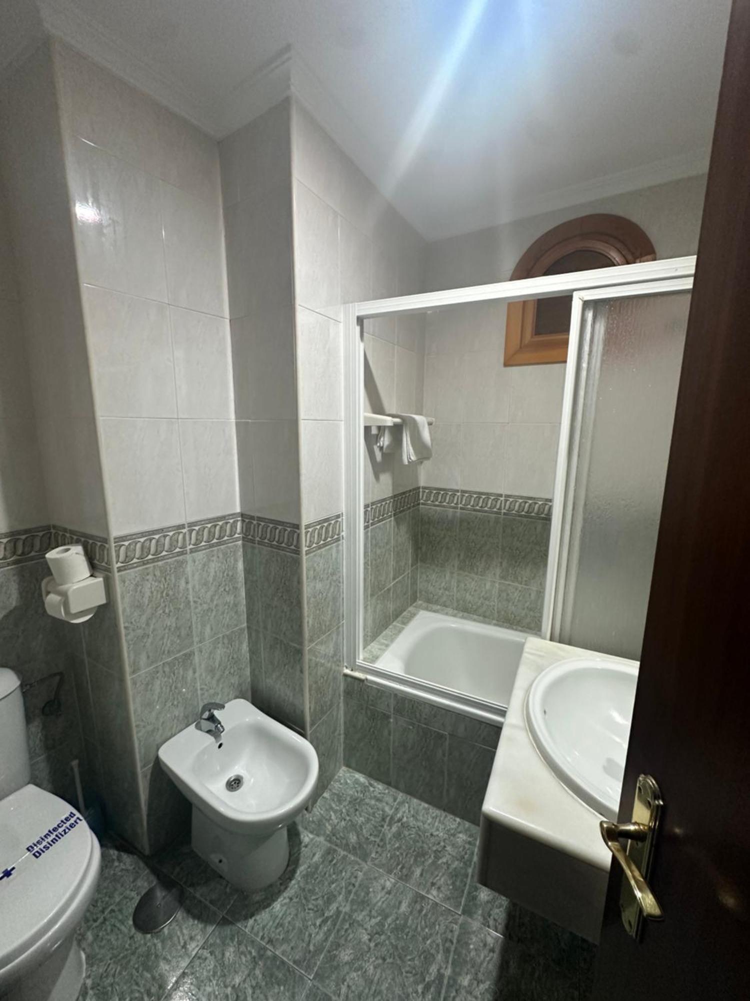 Готель Hostal Tarik Таріфа Екстер'єр фото