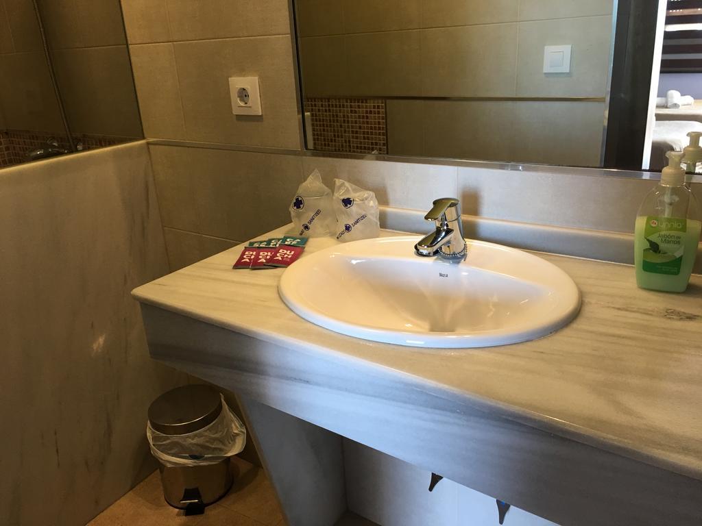 Готель Hostal Tarik Таріфа Екстер'єр фото