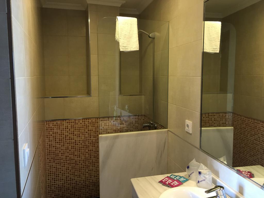 Готель Hostal Tarik Таріфа Екстер'єр фото